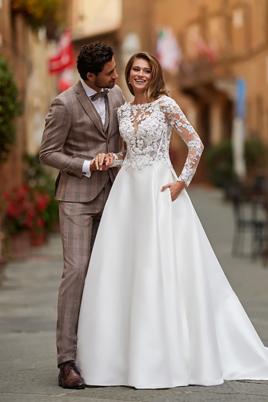 022-MTL25217-treschic-abito-vestito-sposa-matrimonio.com-maniche-lunghe-pizzo-gonna-ampia-mikado-liscio-pigal-atelier-bergamo