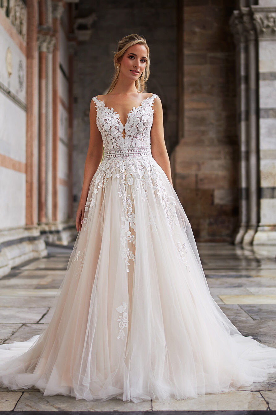 040-TC25226-treschic-abito-vestito-sposa-matrimonio-romantico-gonna-ampia-tulle-corpetto-pizzo-macrame-pigal-atelier-bergamo