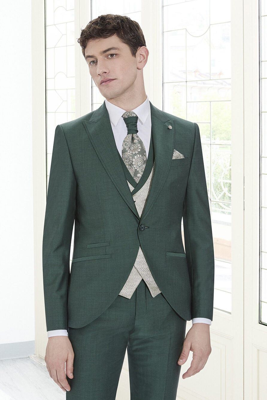 abito-vestito-completo-sposo-cerimonia-uomo-verde-bosco-gilet-cravattone-roberto-vicentti-elegante