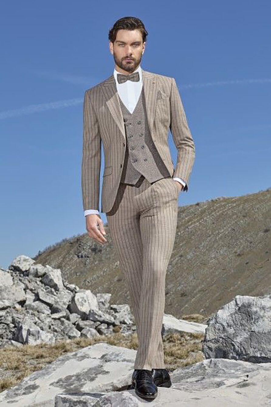 abito-vestito-completo-uomo-sposo-cerimonia-elegante-chiaro-naturale-roberto-vicentti-gilet-papillon