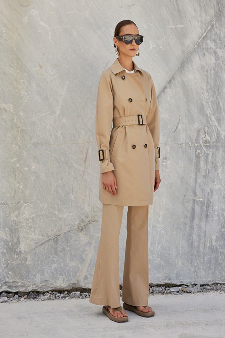 chic-donna-spolverino-trench-sabbia-biscotto-emmaegaia-impermeabile