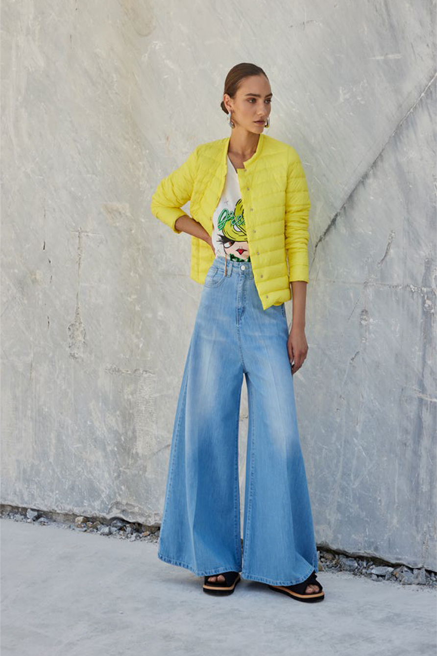 chic-donna-bergamo-jeans-palazzo-ampi-piumino-d’oca-giallo-emma-&-gaia-ss24