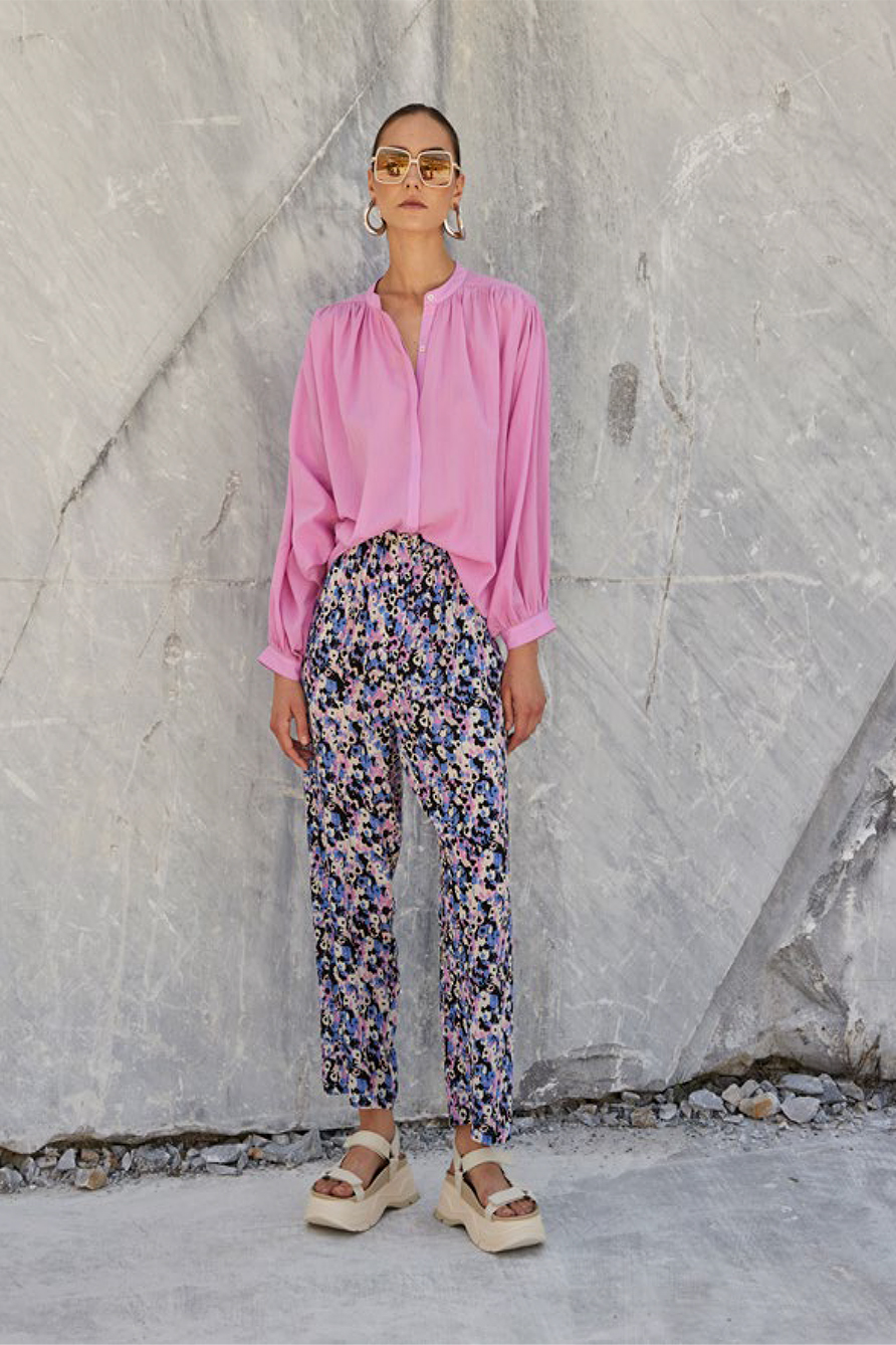 chic-donna-bergamo-multibrand-pantaloni-fantasia-fiori-pajamas-camicia-blusa-rosa-emmaegaia-ss24